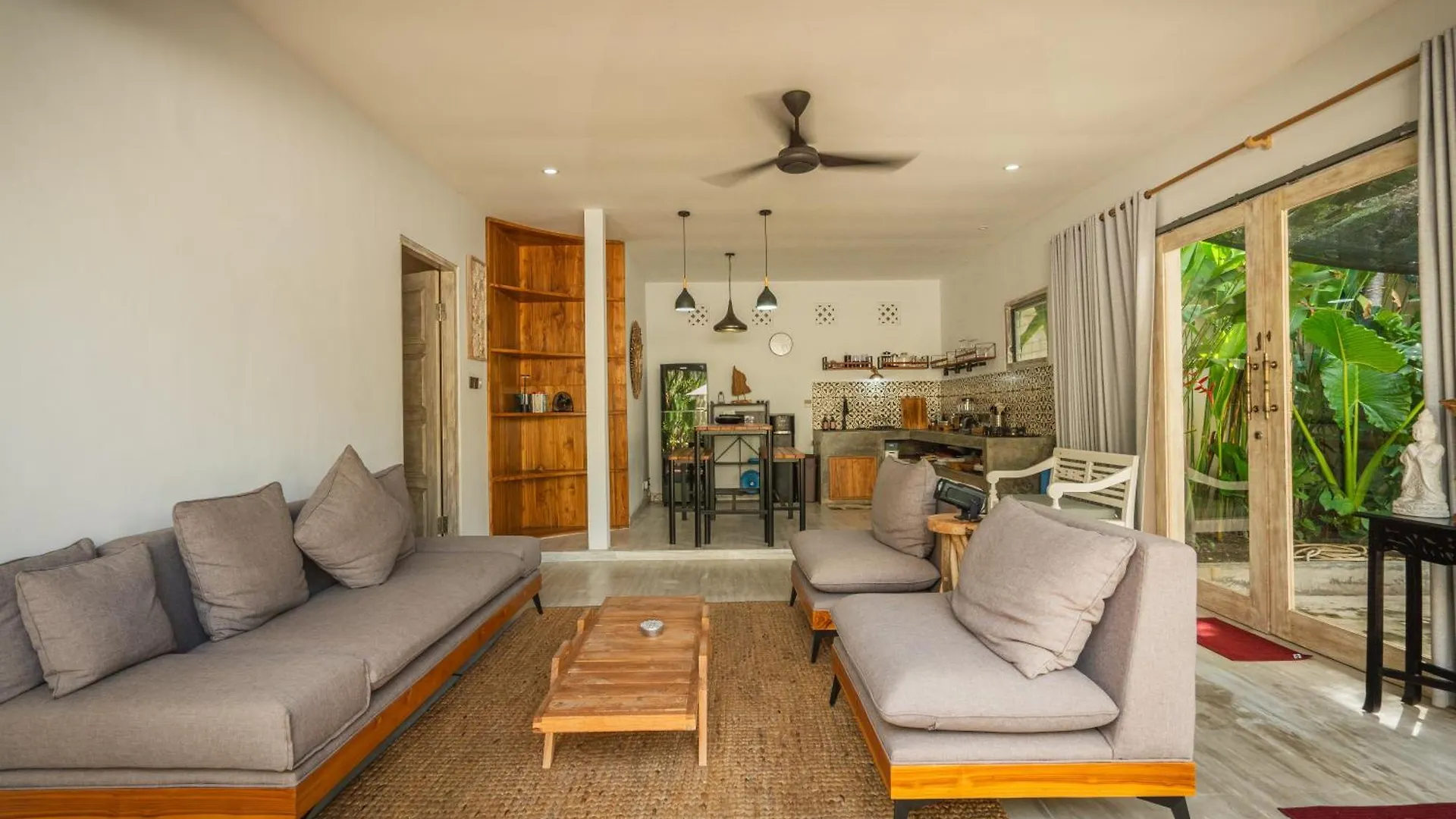 Lovely 1 Bedroom Villa Walking Distance To The Beach Seminyak
