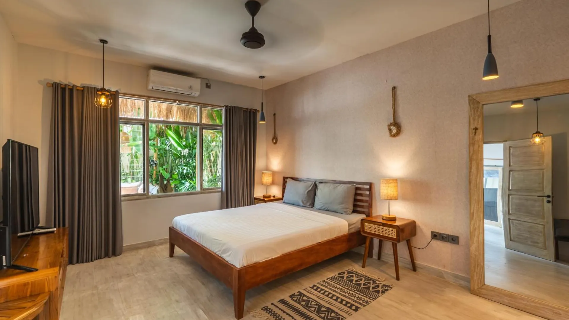 Lovely 1 Bedroom Villa Walking Distance To The Beach Seminyak  0*, Seminyak (Bali)